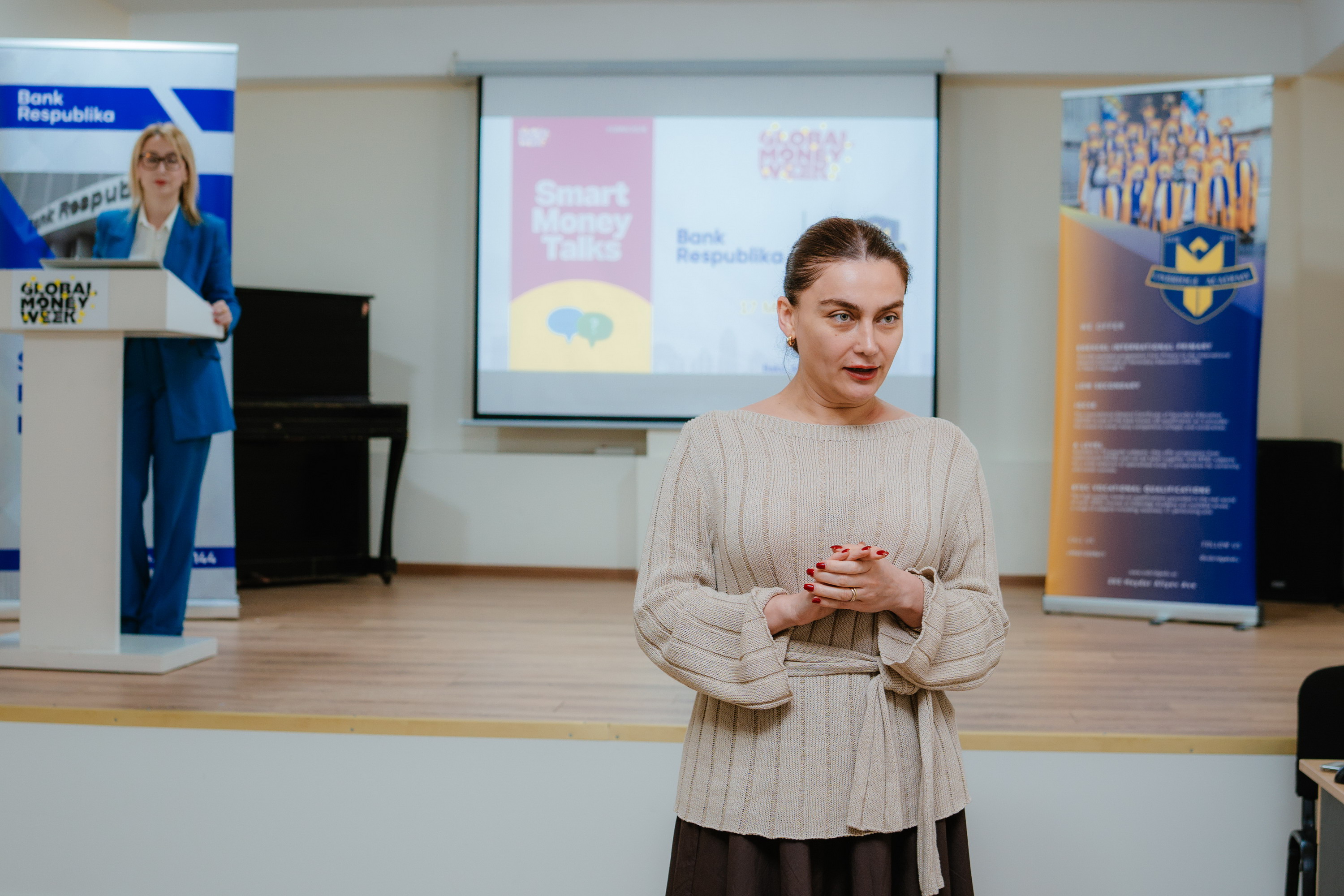 Bank Respublika Oxbridge Akademiyasında Qlobal Pul Həftəsinə həsr olunmuş tədbir keçirib